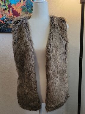 Old Navy Faux Fur Teddy Vest in Taupe Brown